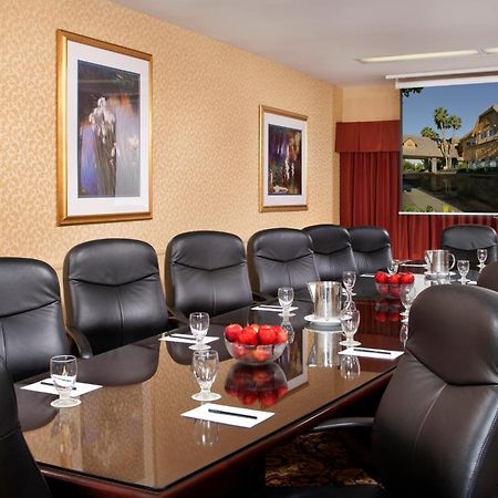 Azure Hotel&Suites Ontario Trademark Collection By Wyndham Business foto