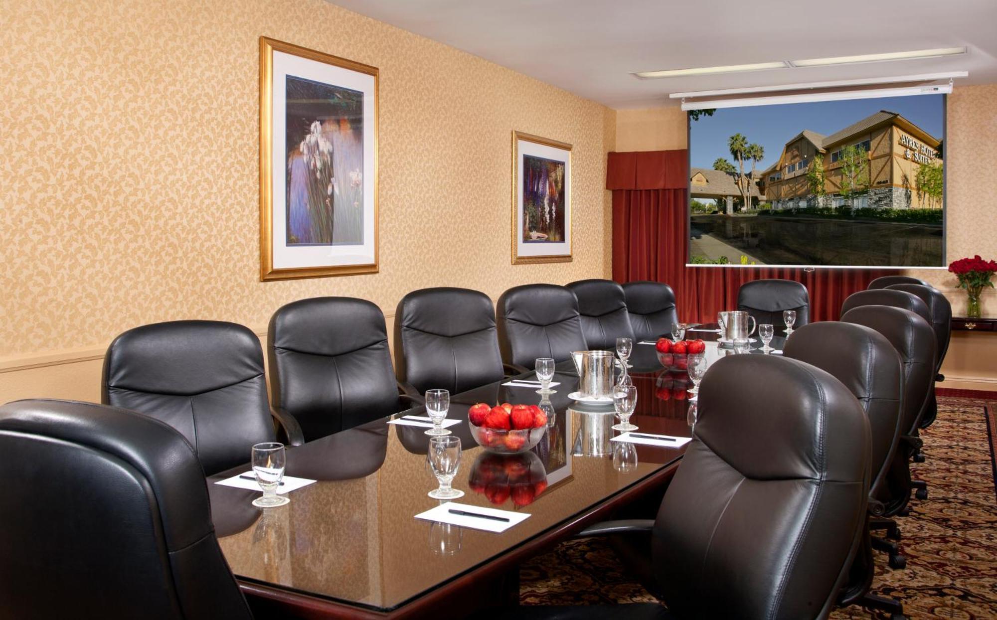 Azure Hotel&Suites Ontario Trademark Collection By Wyndham Business foto